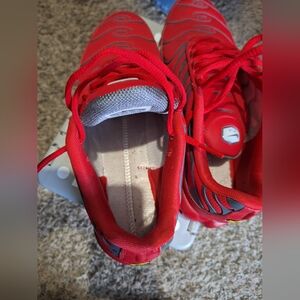 Nikes Men Air Max 9.5